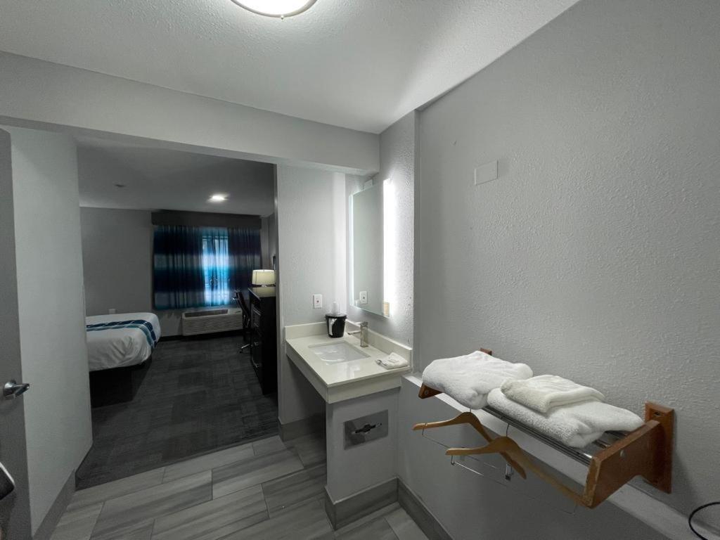 La Quinta Inn By Wyndham Indianapolis Airport Executive Dr Eksteriør billede