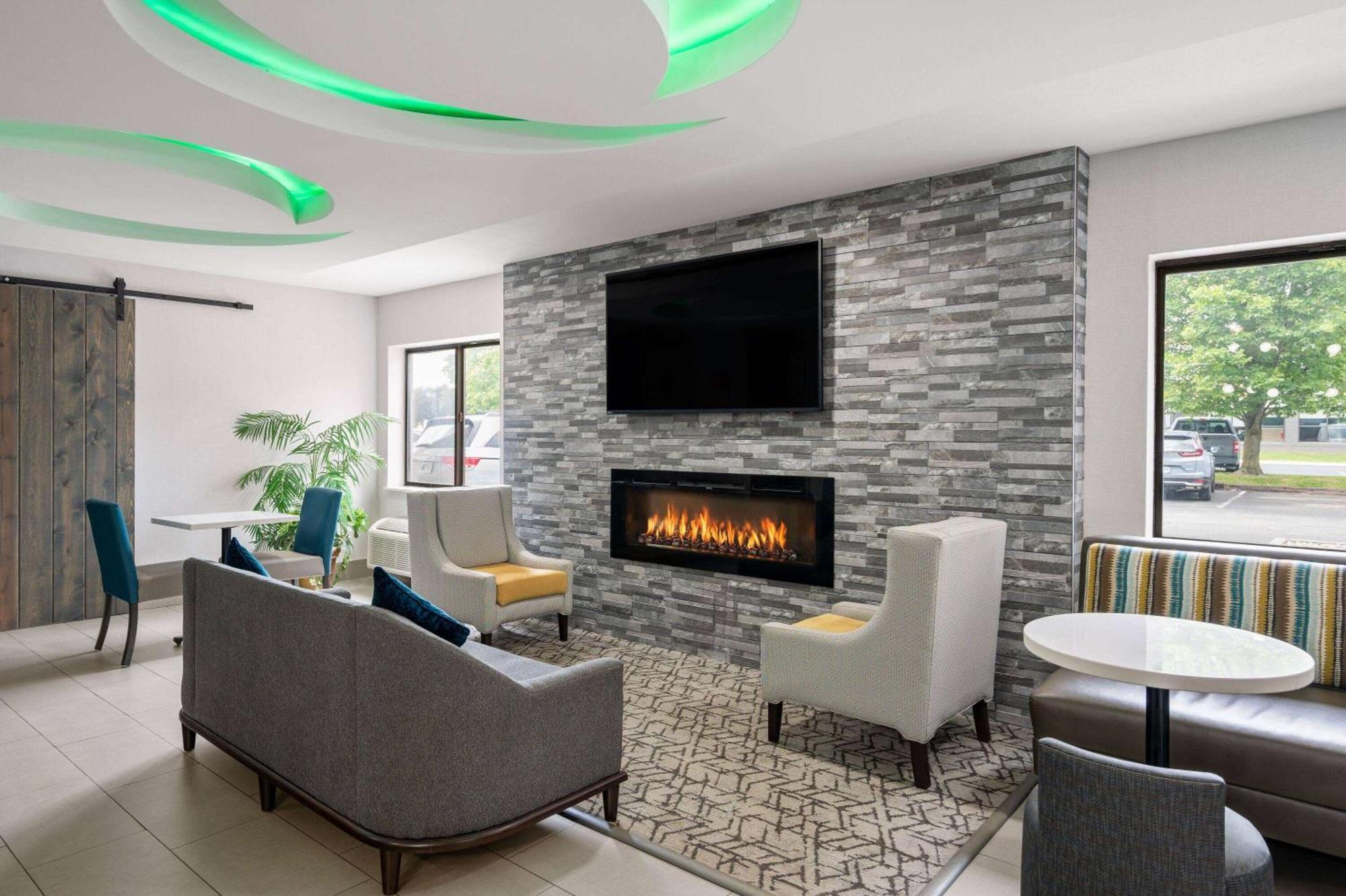 La Quinta Inn By Wyndham Indianapolis Airport Executive Dr Eksteriør billede