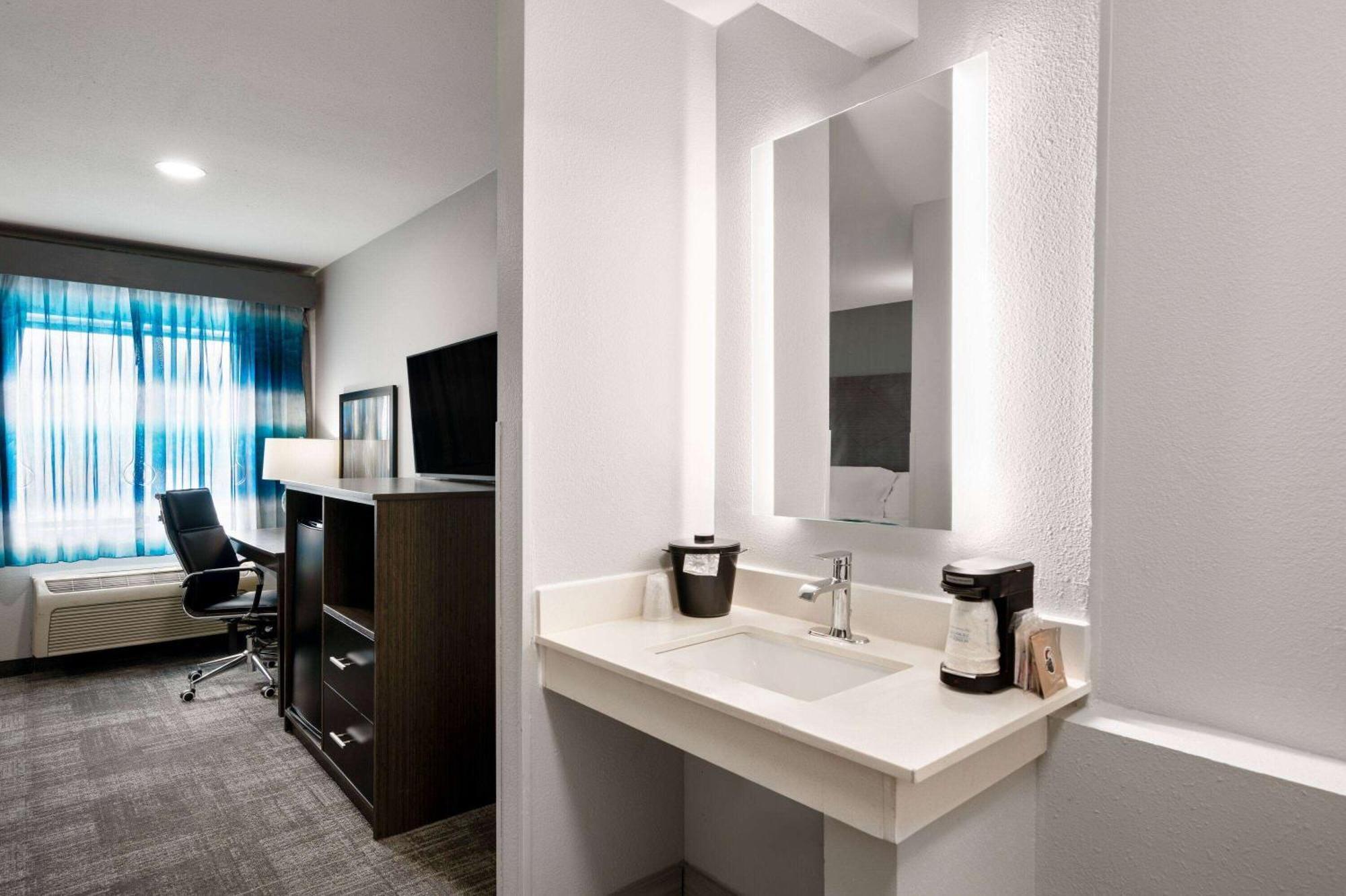 La Quinta Inn By Wyndham Indianapolis Airport Executive Dr Eksteriør billede